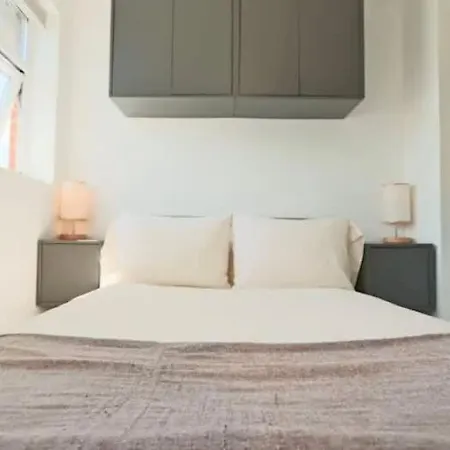 Cute 1 Bedroom Flat In Clifton *