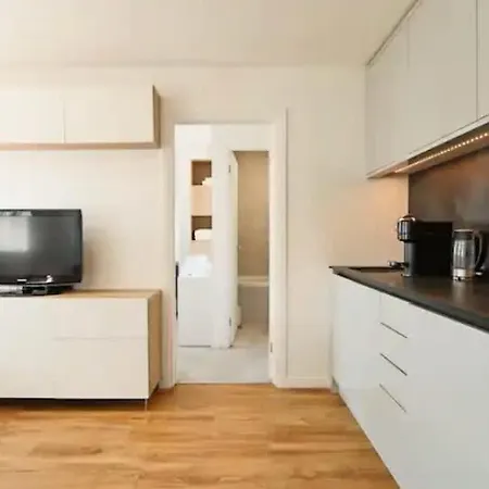 Cute 1 Bedroom Flat In Clifton Apartment