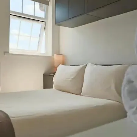Cute 1 Bedroom Flat In Clifton Apartment